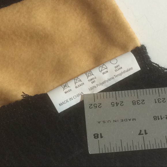 Purdue Gold Black Scarf w/ Fringe Indiana University Motion P Logo Apx 7" x 60" - Picture 5 of 8